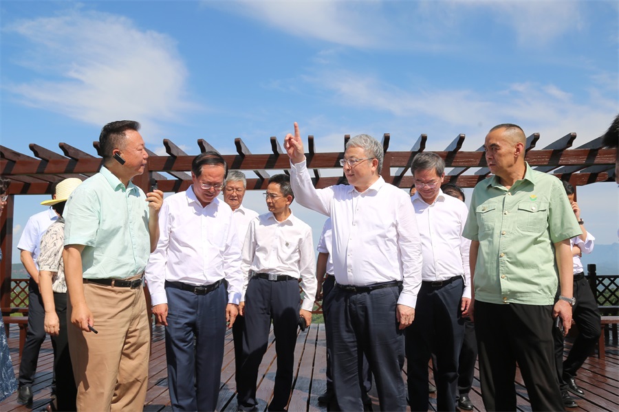2024.06.23全國政協(xié)副主席、民盟中央常務(wù)副主席、中國科學(xué)院院士、清華大學(xué)副校長王光謙蒞臨金徽股份視察.jpg