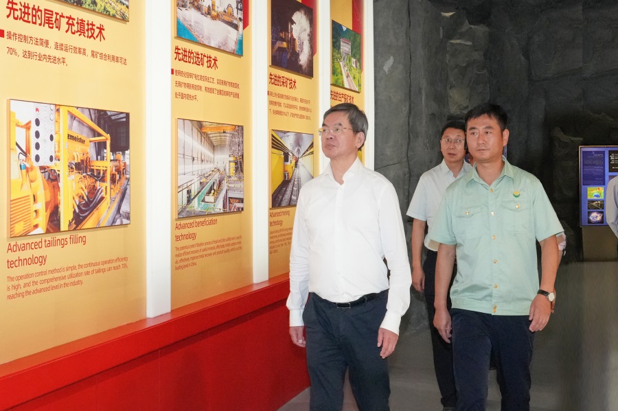 2024.06.23全國政協(xié)委員、省政協(xié)主席、黨組書記莊國泰蒞臨金徽股份指導(dǎo)工作.jpg