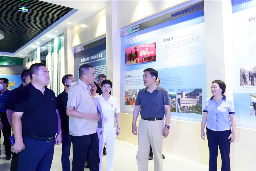 12-2022年8月，省委常委、省委統(tǒng)戰(zhàn)部長孫雪濤帶領(lǐng)帶領(lǐng)全省黨外代表人士考察團蒞臨金徽股份調(diào)研指導(dǎo)。.jpg