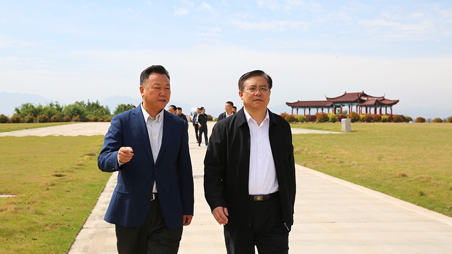30-2021年5月，省人民檢察院黨組書記、檢察長朱玉蒞臨金徽股份調(diào)研綠色礦山建設(shè)工作。.jpg